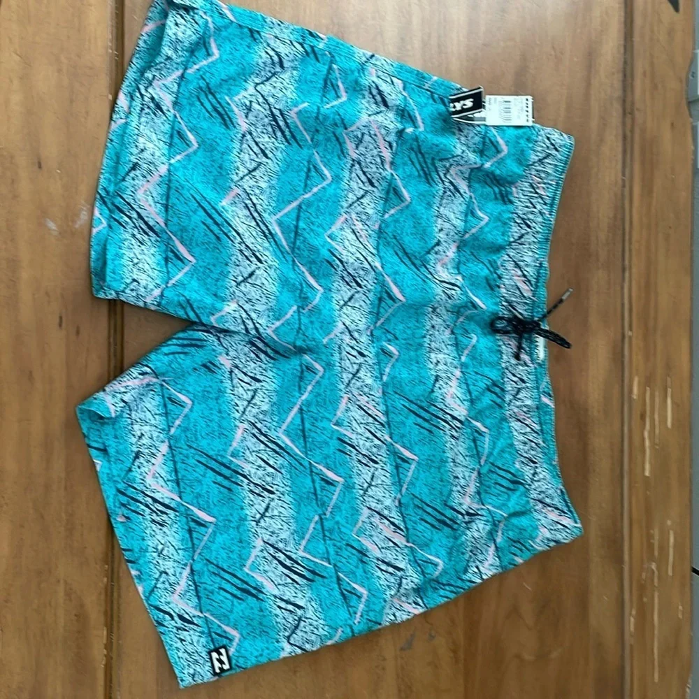 Billabong NWT LayBacks Board Shorts Size XL